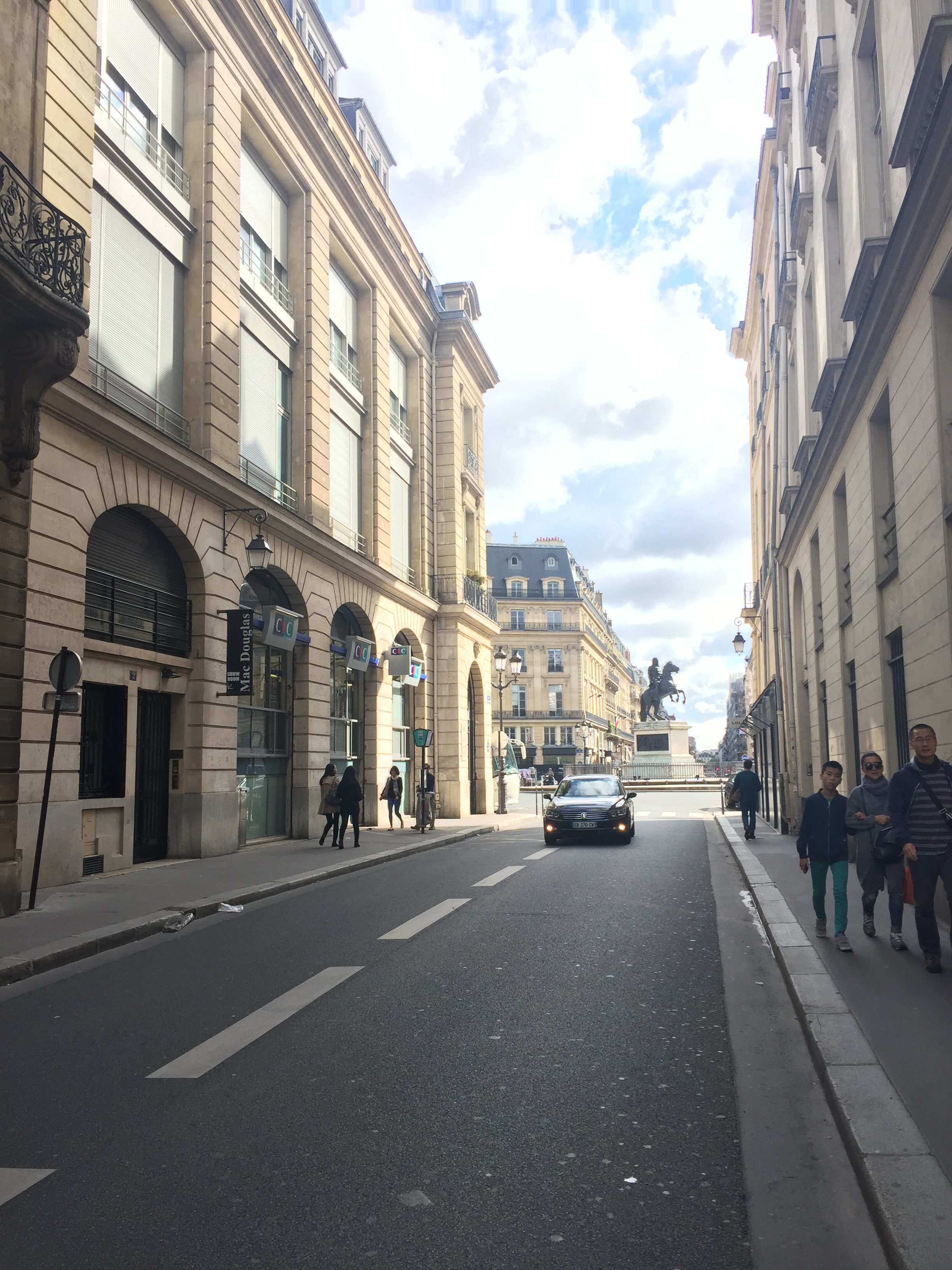 MON MODE, Fashion Blogger, Paris, Things To Do, Marais, Must Visit Spots in Paris