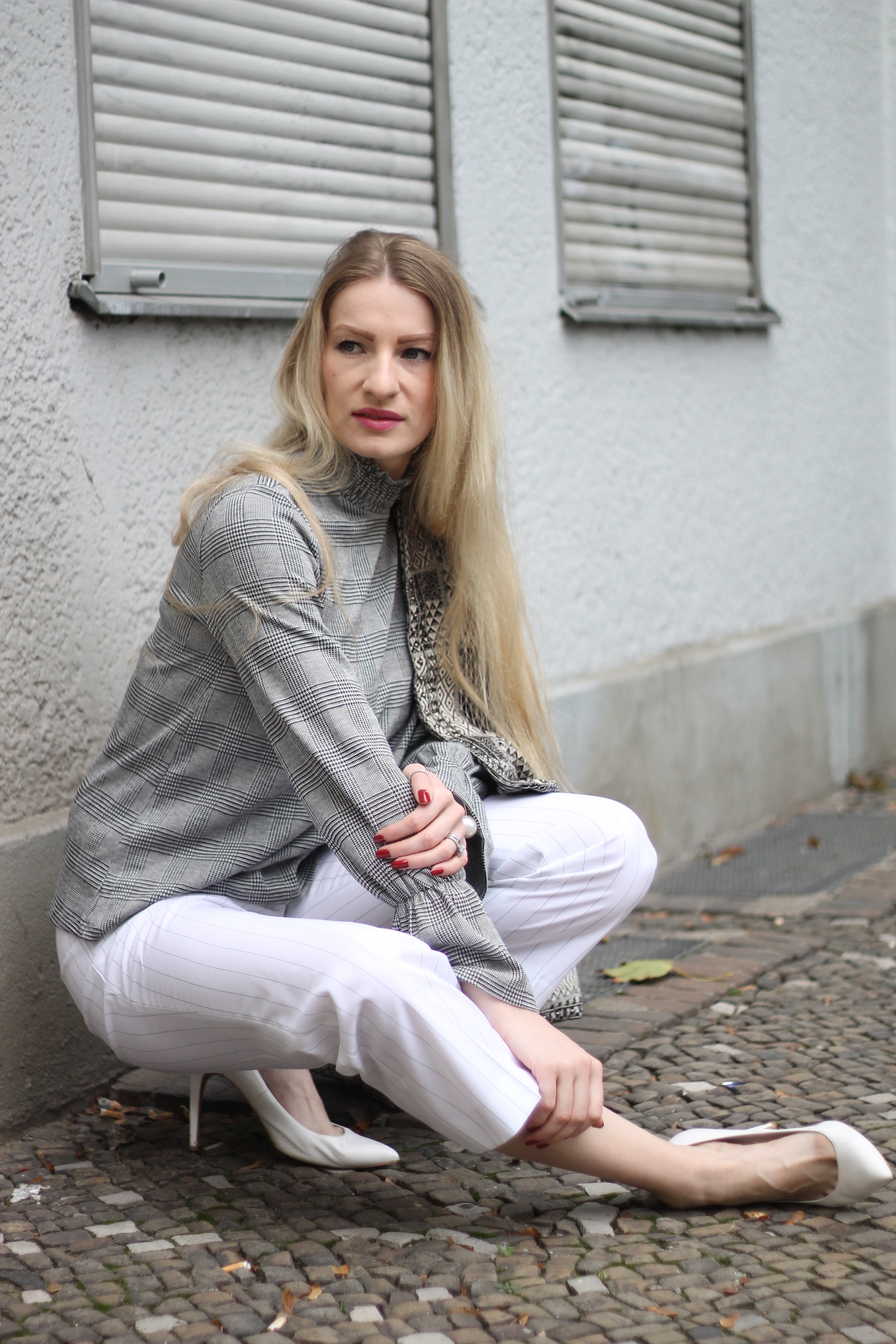 MON MODE | Fashion Blogger | Berlin Street Style | Bell Sleeves | Monochrome Vibes | Glockenaermel