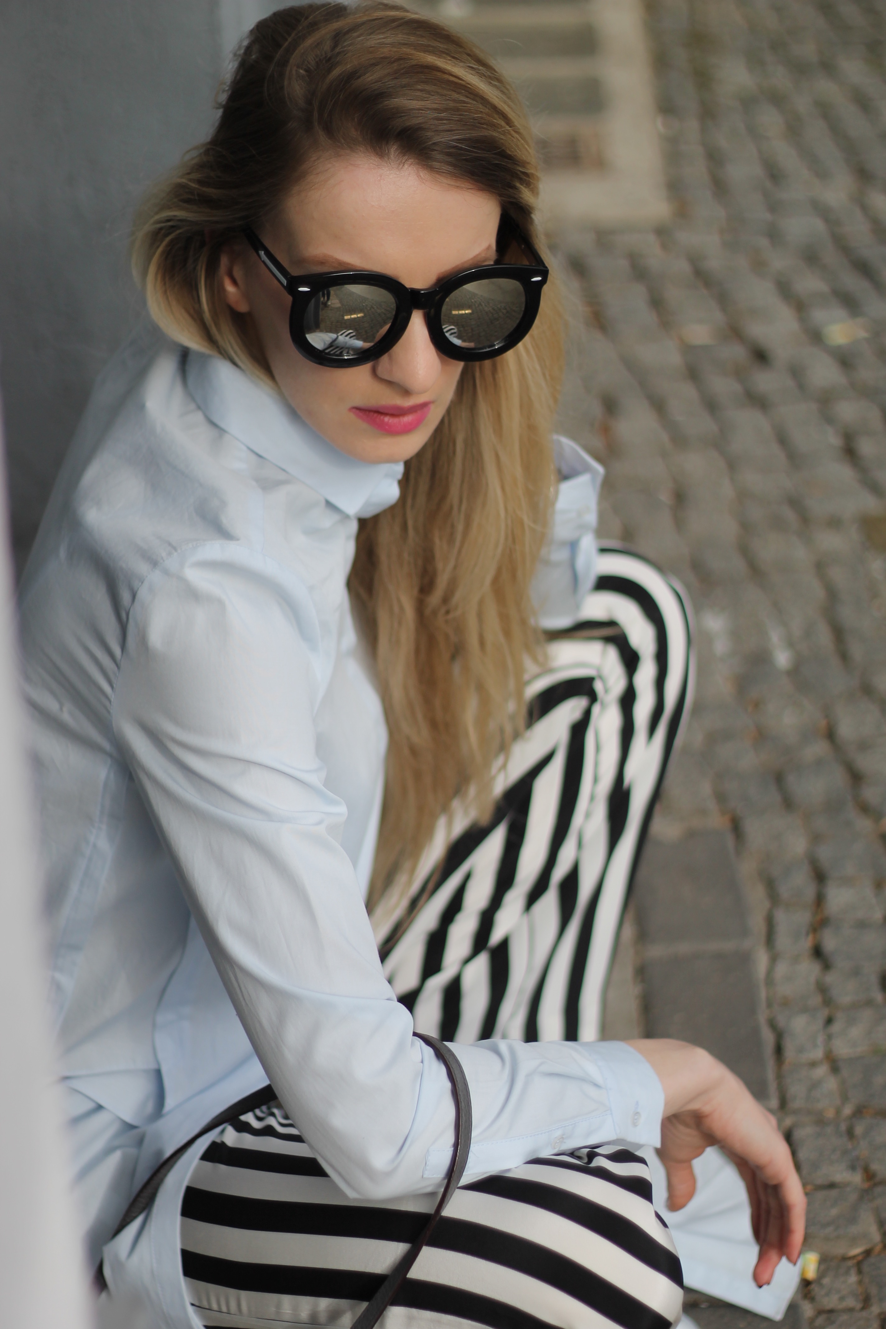 MON MODE | Fashion Blogger | Berlin Street Style | Bell Sleeves | Monochrome Vibes | Glockenaermel