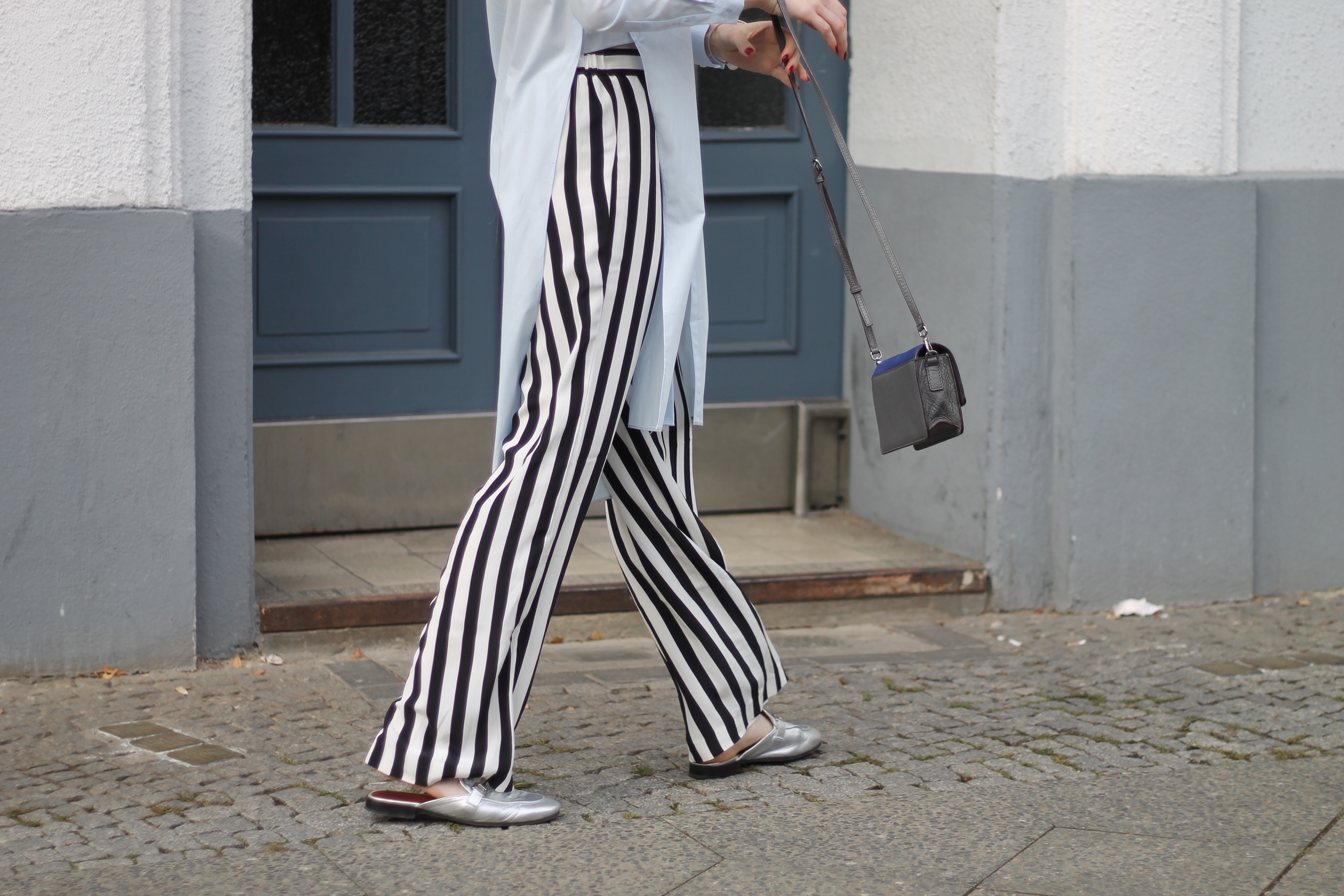 MON MODE | Fashion Blogger | Berlin Street Style | Bell Sleeves | Monochrome Vibes | Glockenaermel