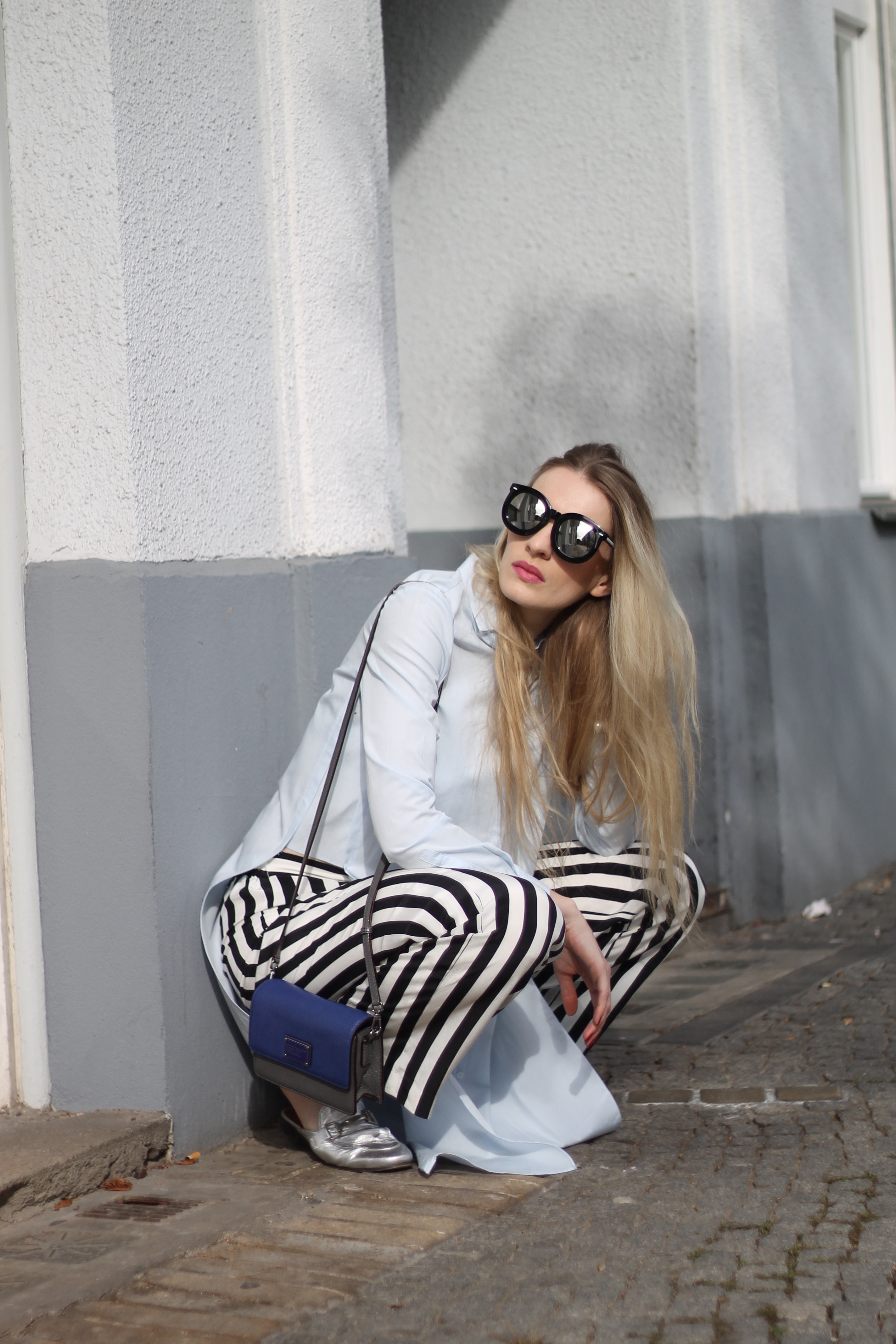 MON MODE | Fashion Blogger | Berlin Street Style | Bell Sleeves | Monochrome Vibes | Glockenaermel