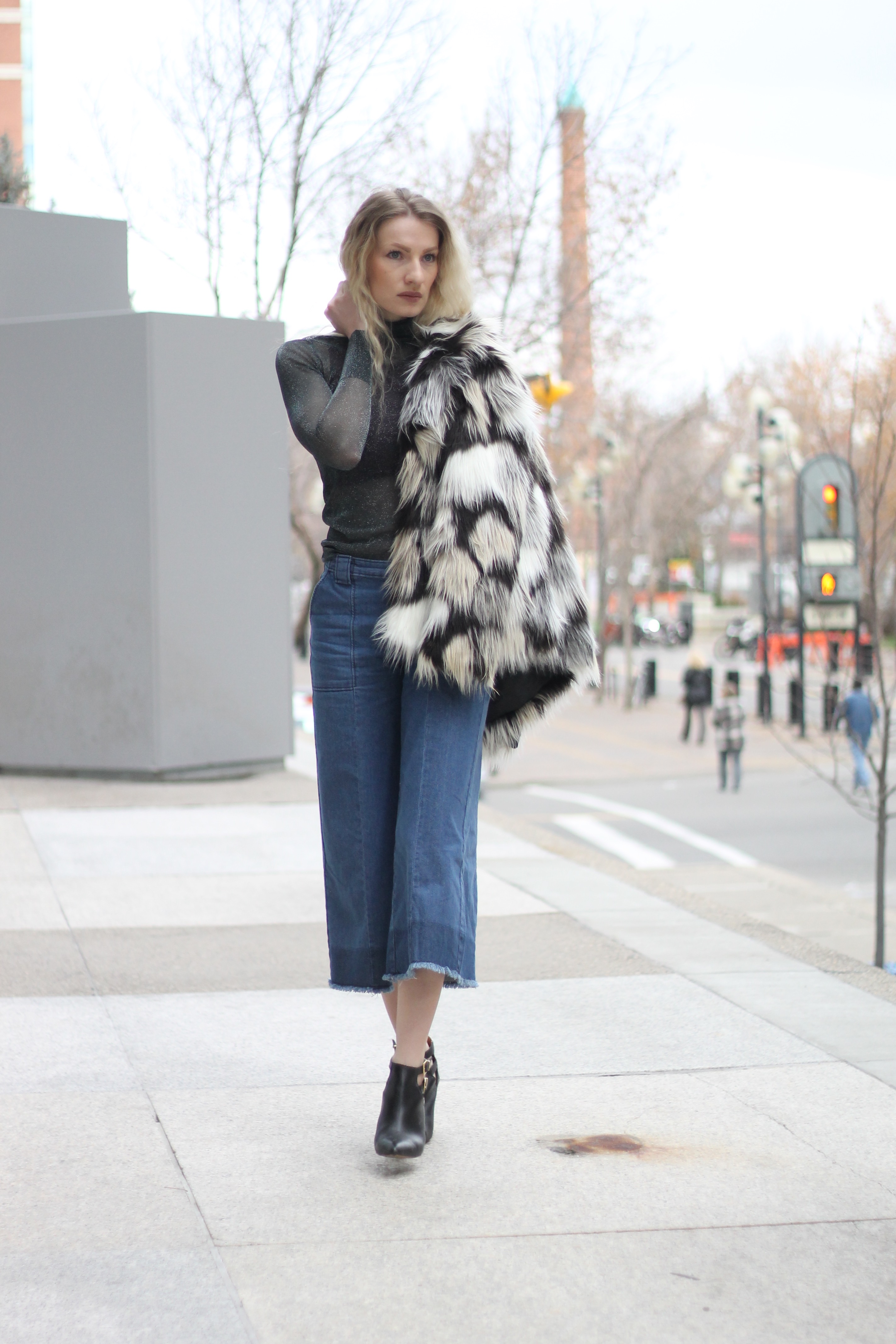 MON MODE | Fashion Blogger | Calgary Street Style | Downtown Calgary | 90s Vibes | Faux Fur  