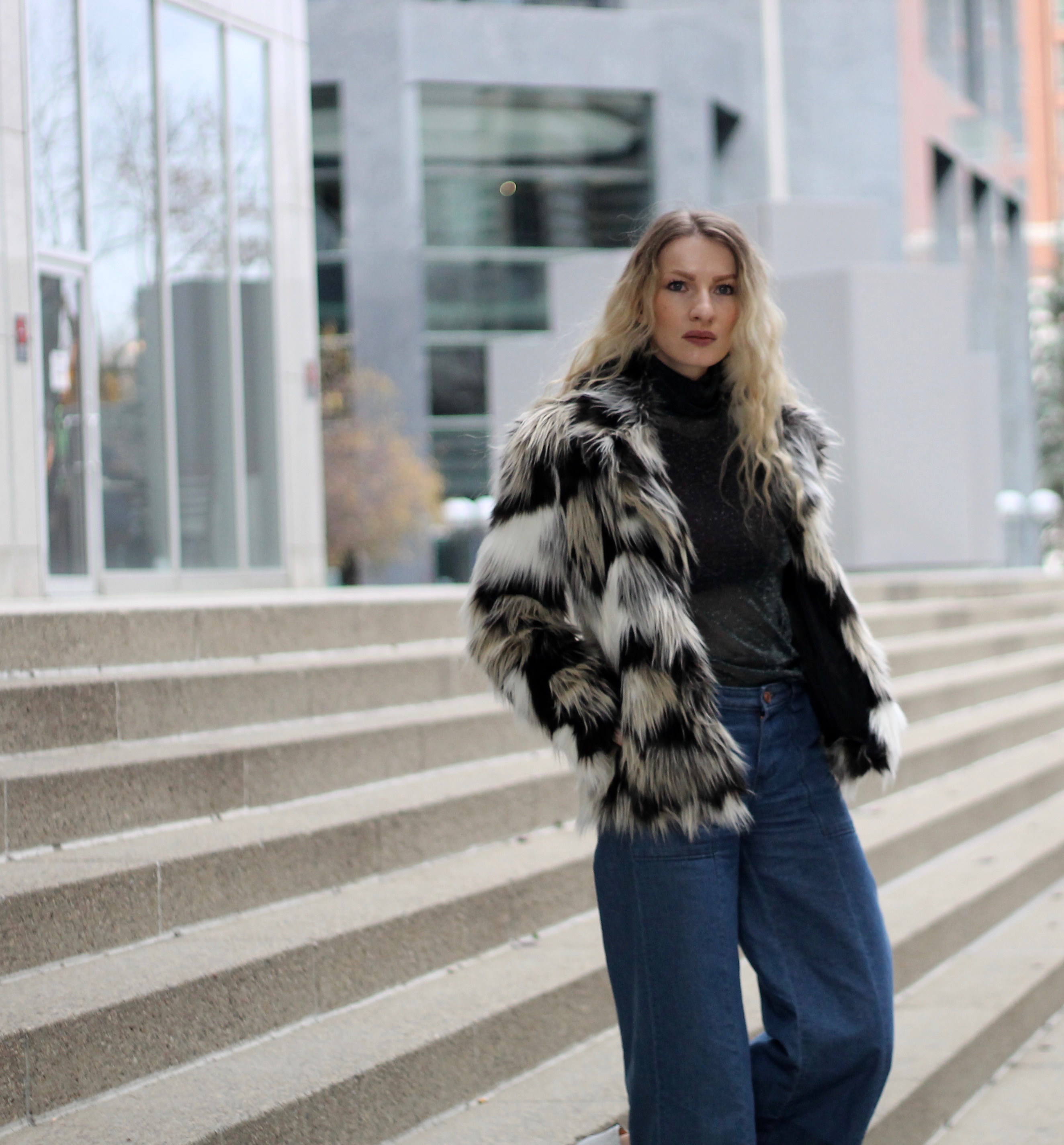 MON MODE | Fashion Blogger | Calgary Street Style | Downtown Calgary | 90s Vibes | Faux Fur  