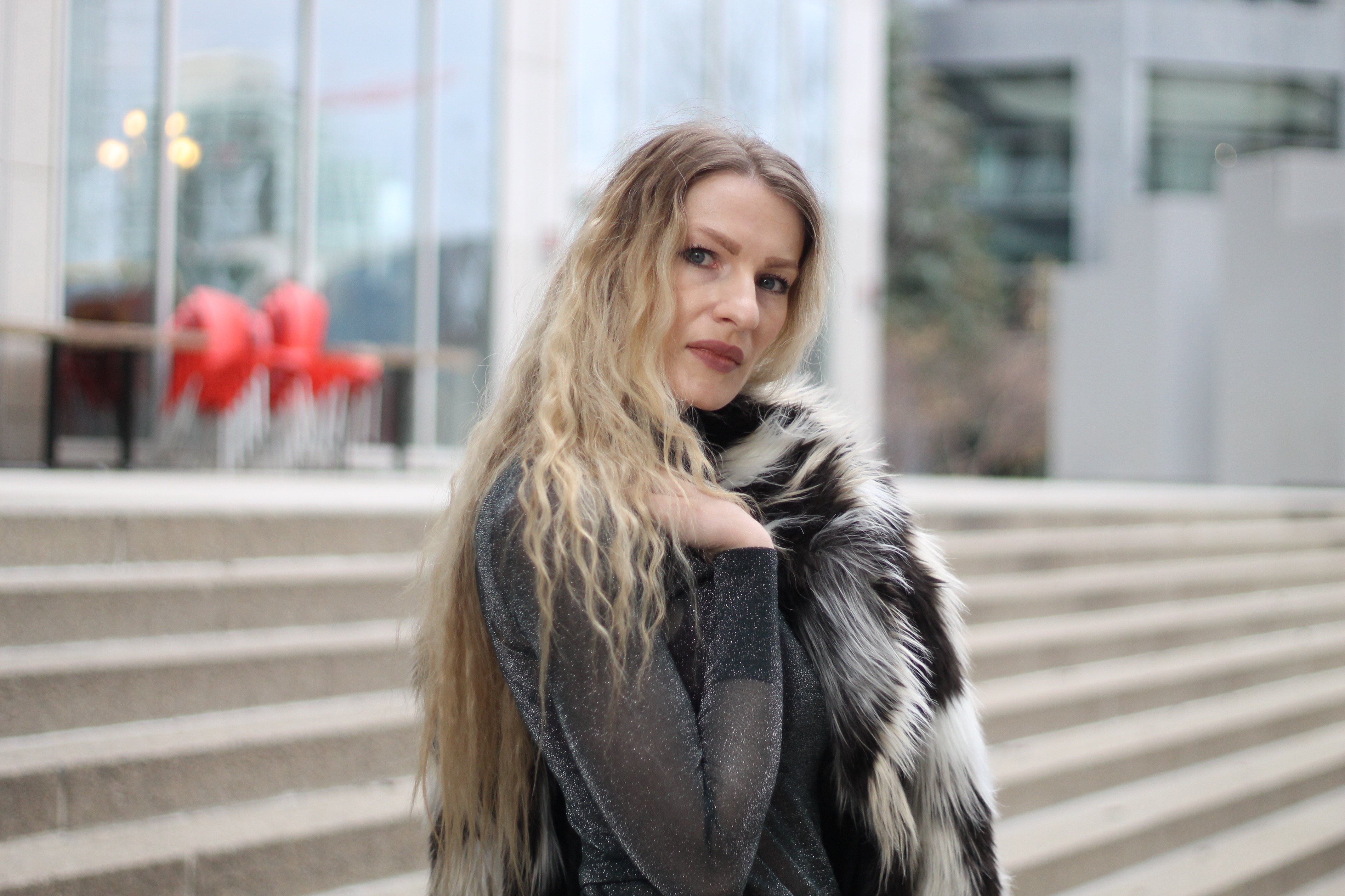 MON MODE | Fashion Blogger | Calgary Street Style | Downtown Calgary | 90s Vibes | Faux Fur  