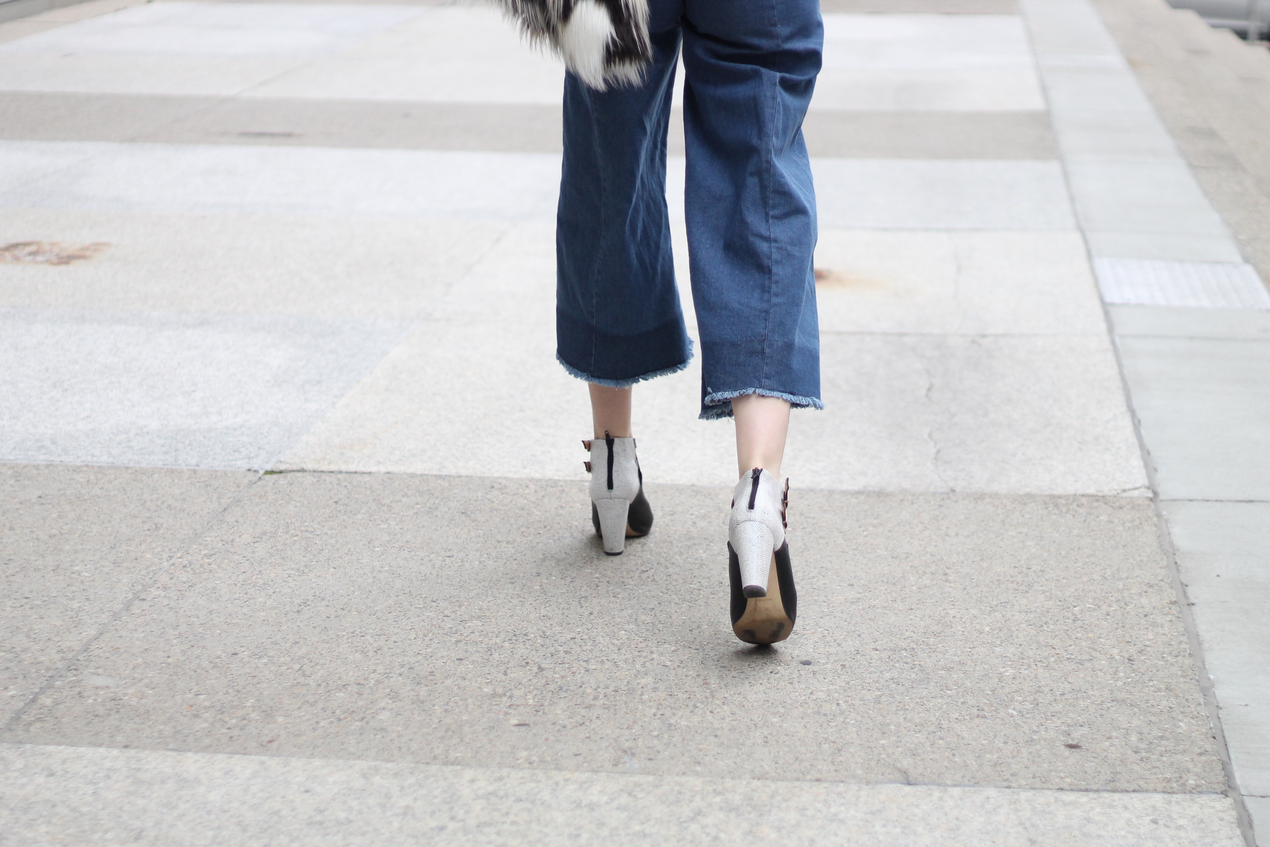 MON MODE | Fashion Blogger | Calgary Street Style | Downtown Calgary | 90s Vibes | Faux Fur  