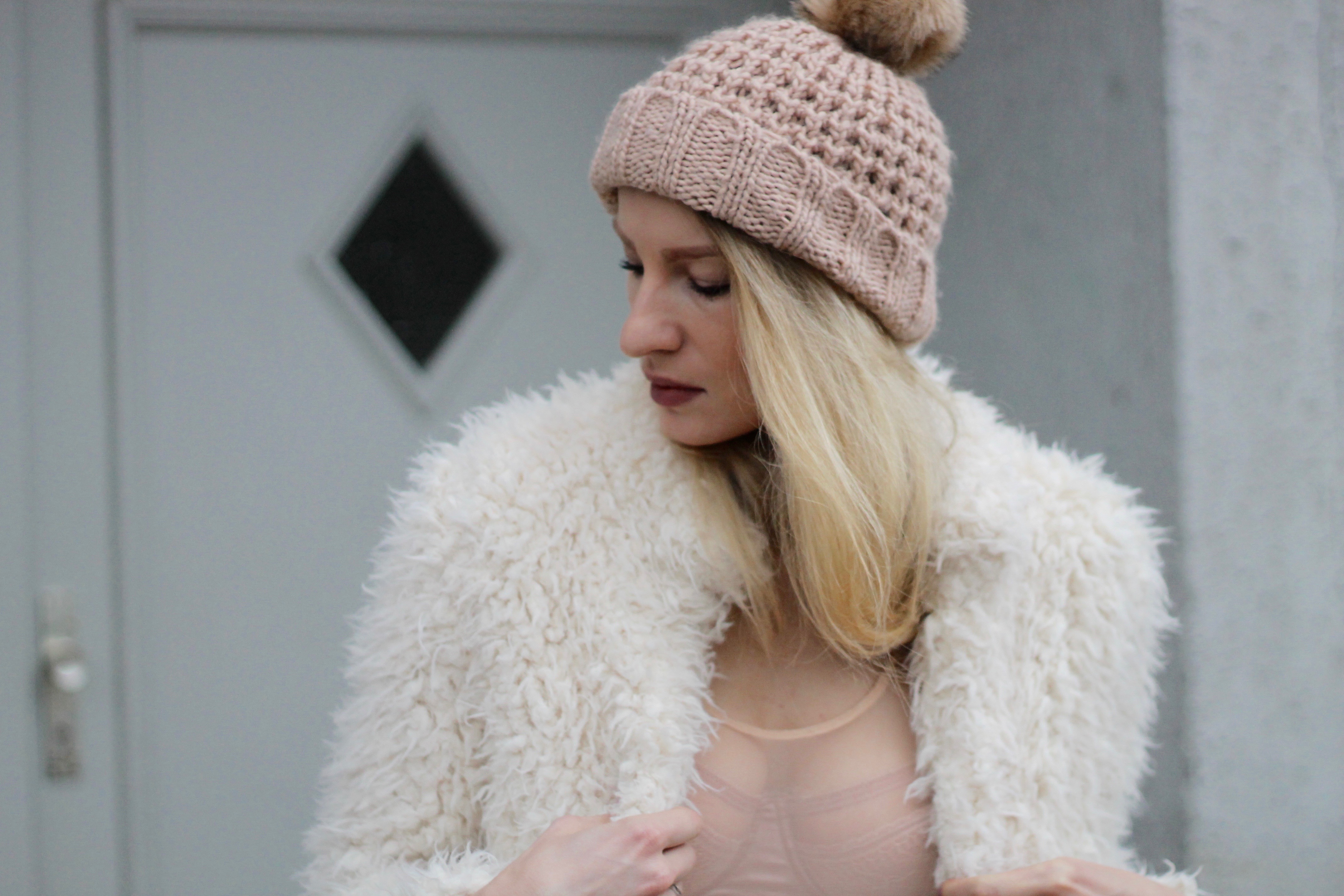 MON MODE | Fashion Blogger | Berlin Street Style | Fashion Trends | Berlin Fashion| Blush and Teddy Fur| Nude Minimalist