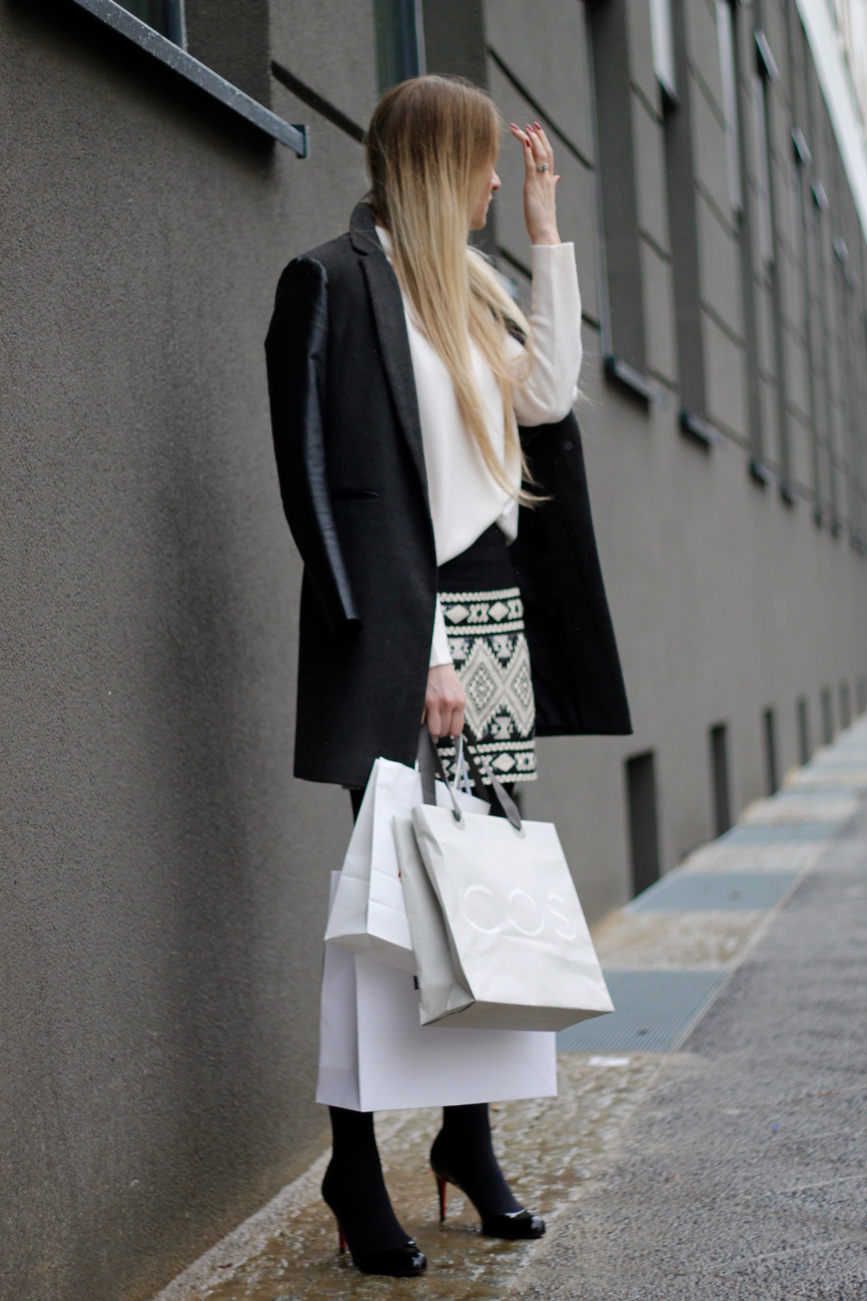 MON MODE | Fashion Blogger | Berlin Street Style | Fashion Trends | Berlin Fashion| Blush and Teddy Fur| Nude Minimalist