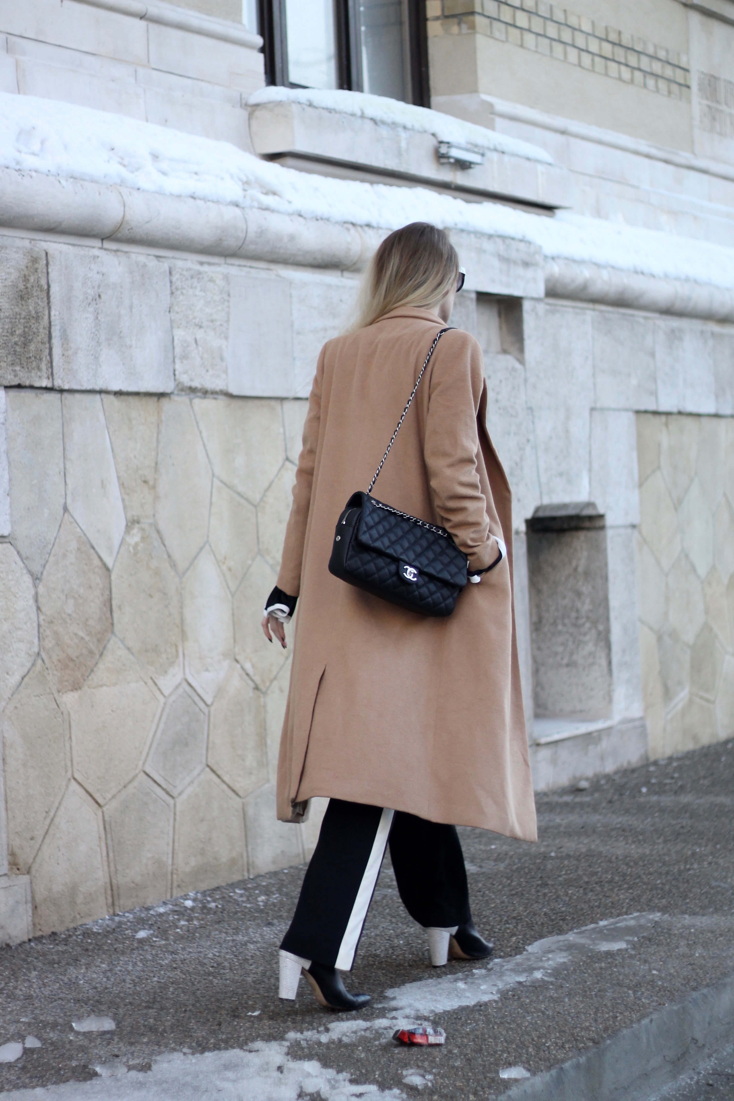 MON MODE | Fashion Blogger | Fashion Trends | Classic Chanel Outfit | Classic Flap Bag | Travel Blogger | Bucharest