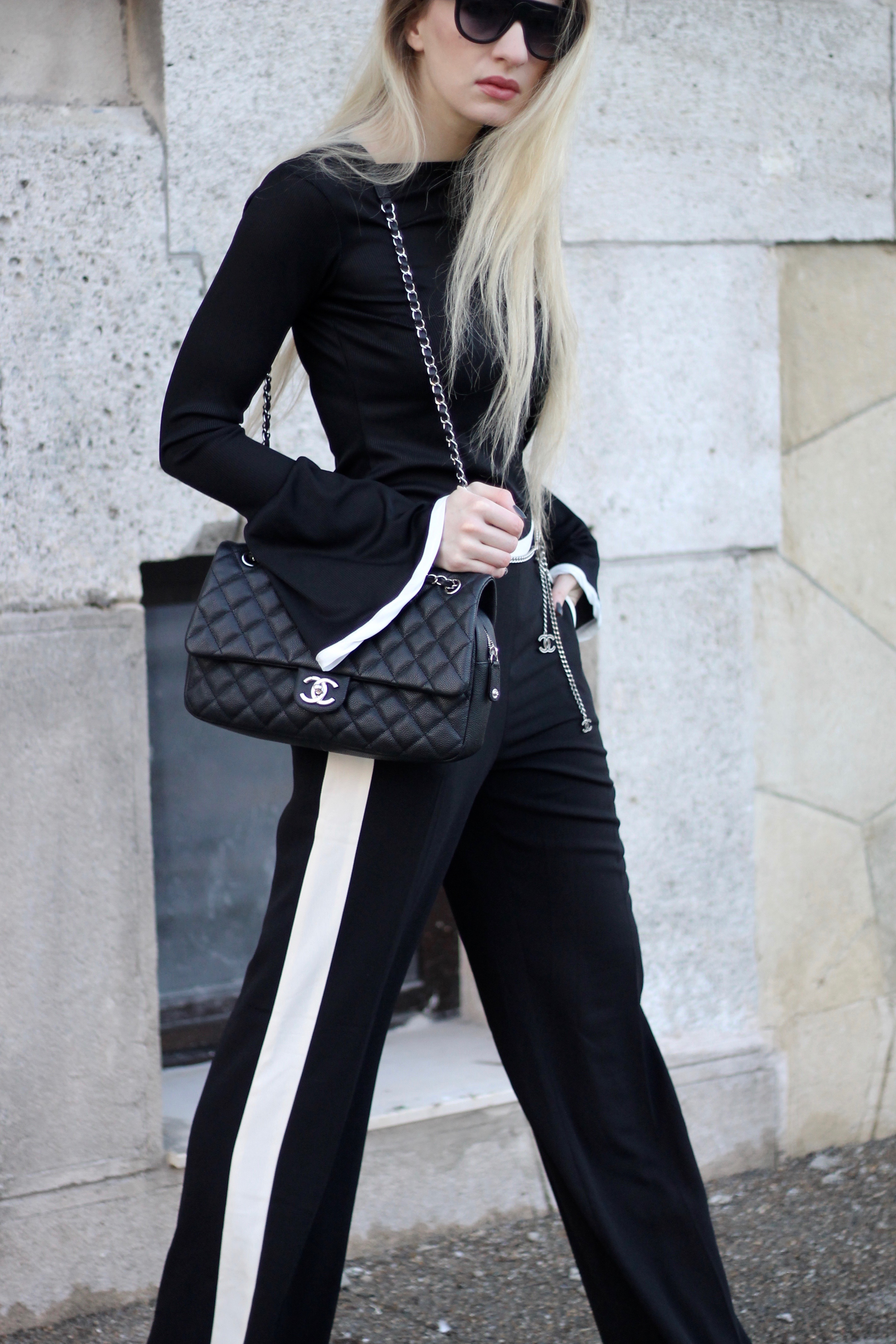 MON MODE | Fashion Blogger | Fashion Trends | Classic Chanel Outfit | Classic Flap Bag | Travel Blogger | Bucharest