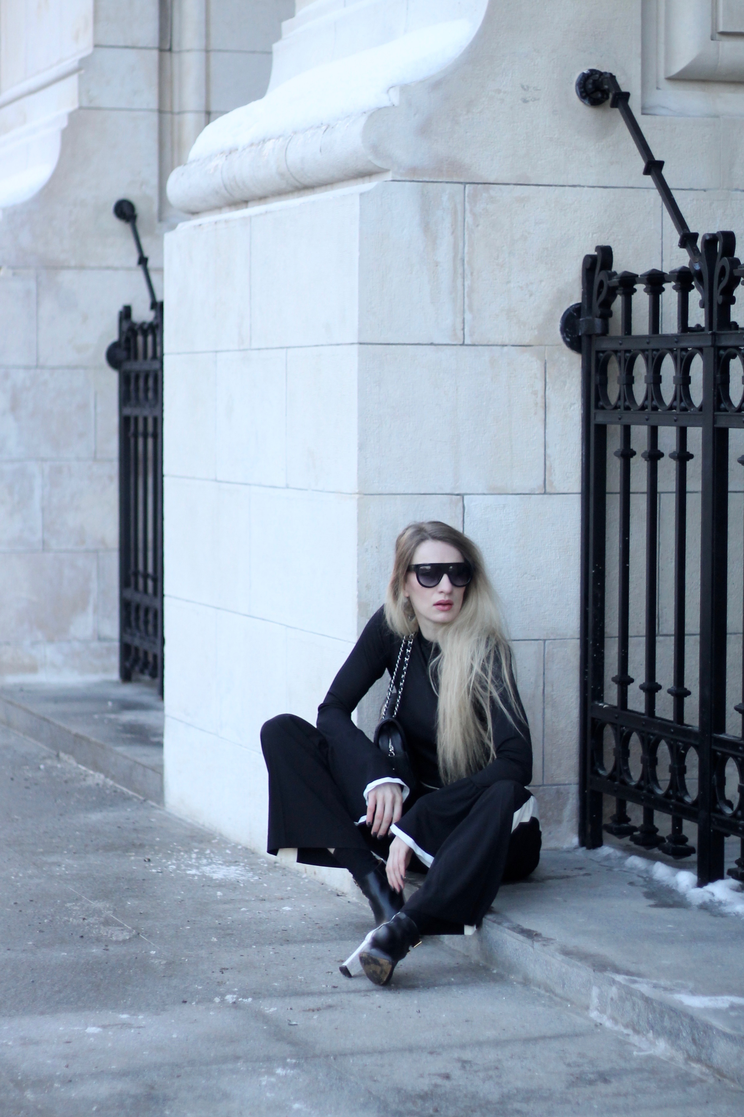 MON MODE | Fashion Blogger | Fashion Trends | Classic Chanel Outfit | Classic Flap Bag | Travel Blogger | Bucharest