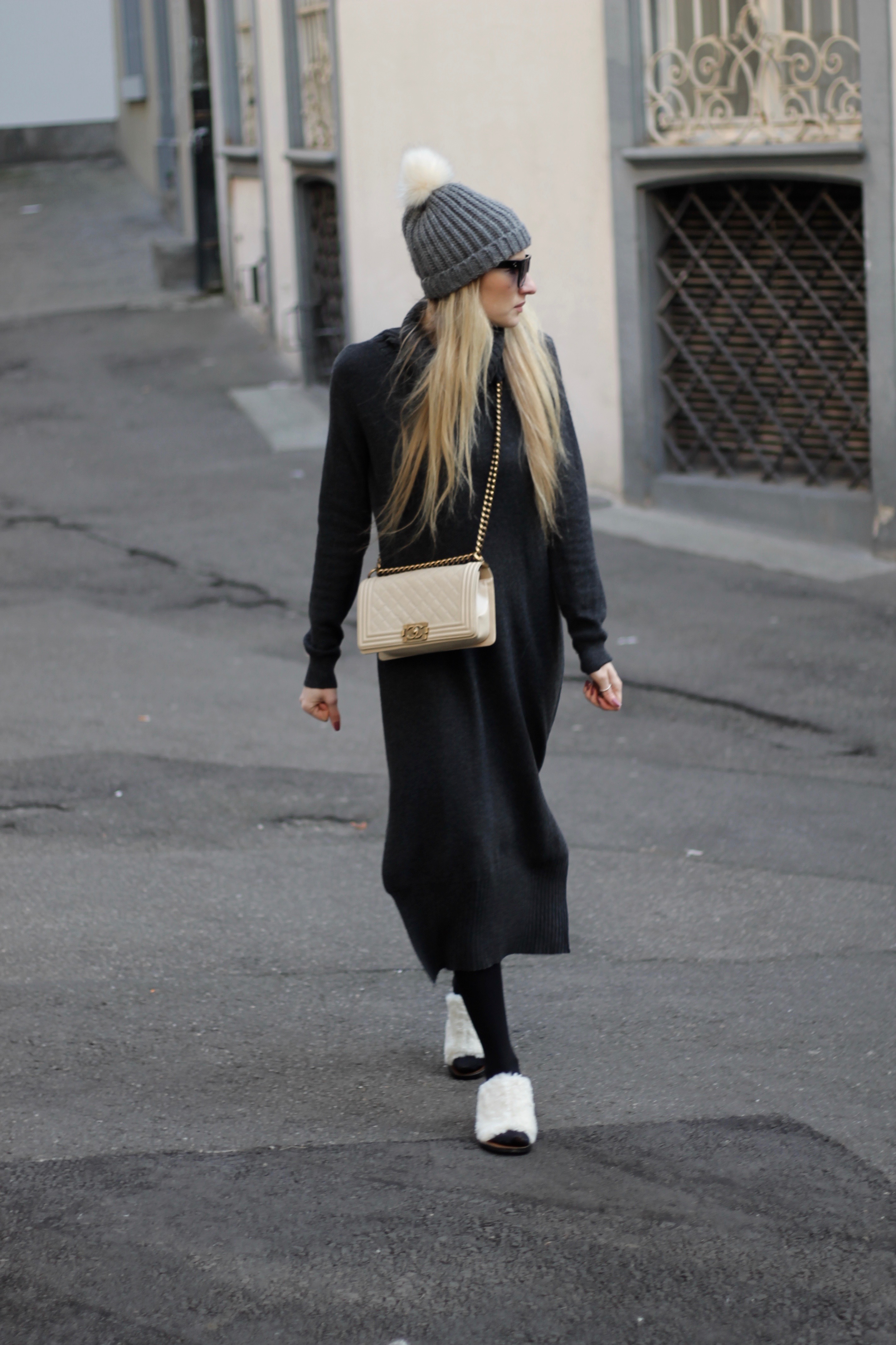MON MODE | Fashion Blogger | Berlin Street Style | MonMode Blog | Fur Mules | Oversized Sweater Dress| Basel | Switzerland 