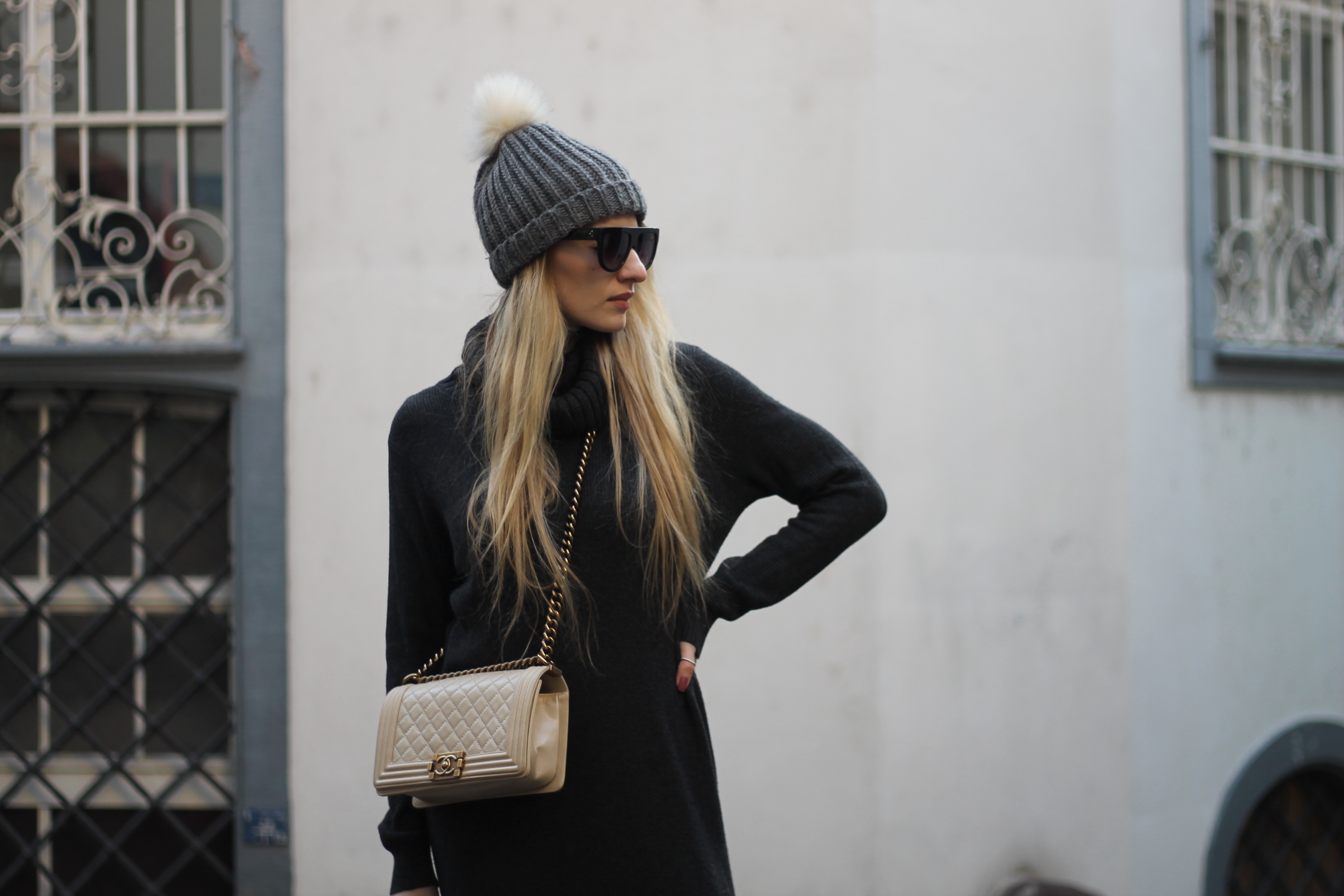 MON MODE | Fashion Blogger | Berlin Street Style | MonMode Blog | Fur Mules | Oversized Sweater Dress| Basel | Switzerland 