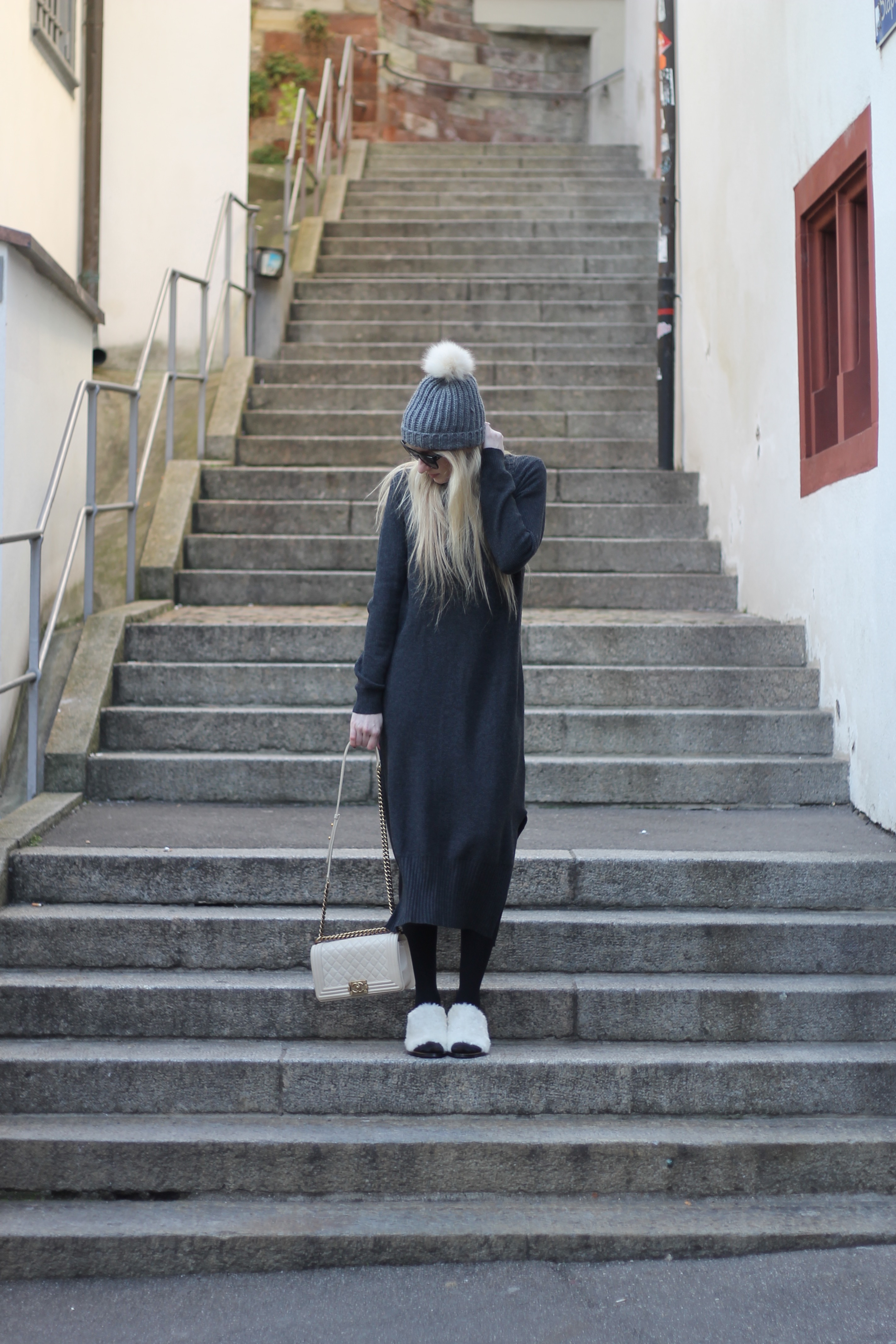 MON MODE | Fashion Blogger | Berlin Street Style | MonMode Blog | Fur Mules | Oversized Sweater Dress| Basel | Switzerland 