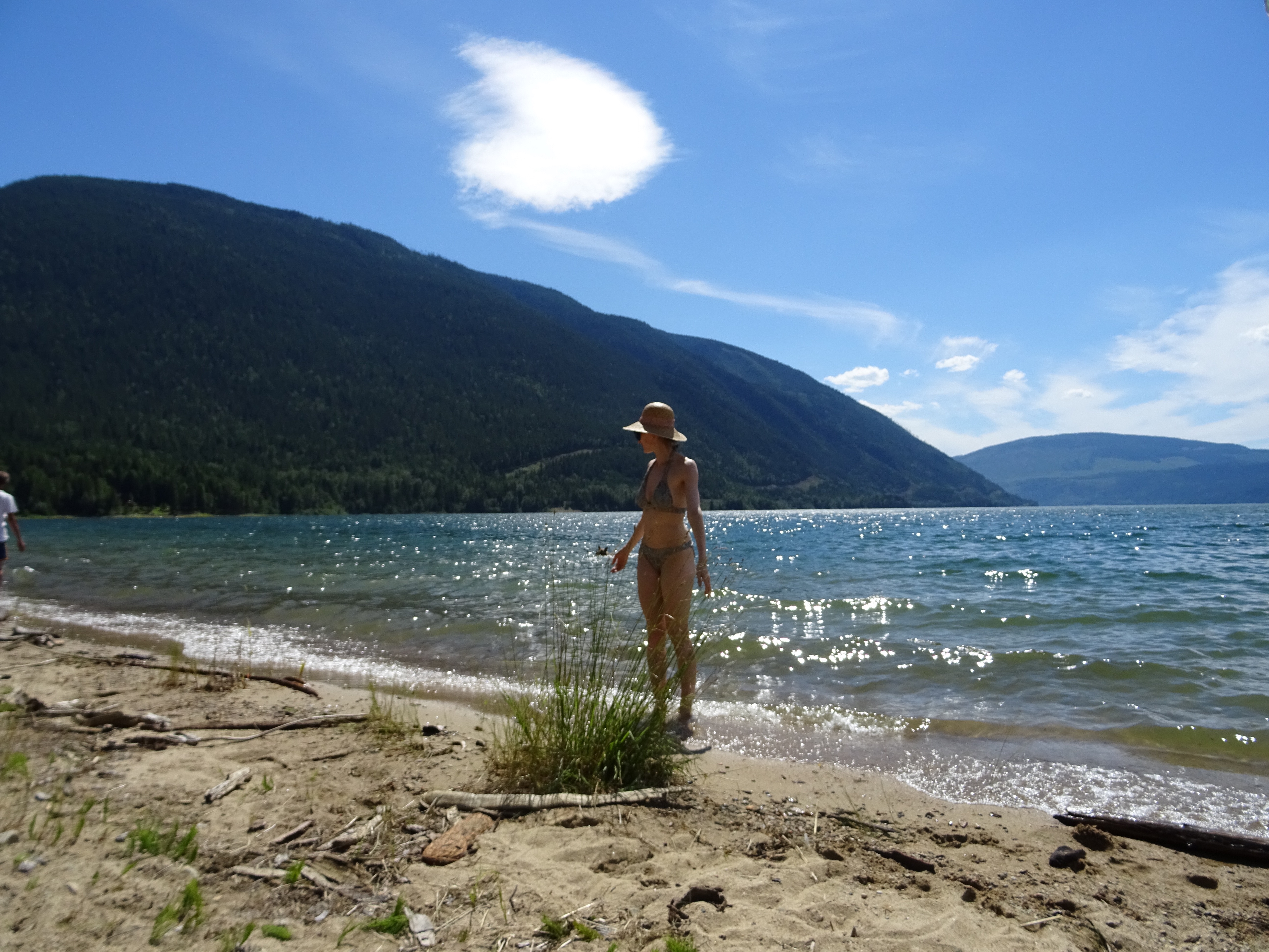 MON MODE | Fashion Blogger | Toronto Blogger | British Columbia | Roadtrip | Nakusp |Timezones 