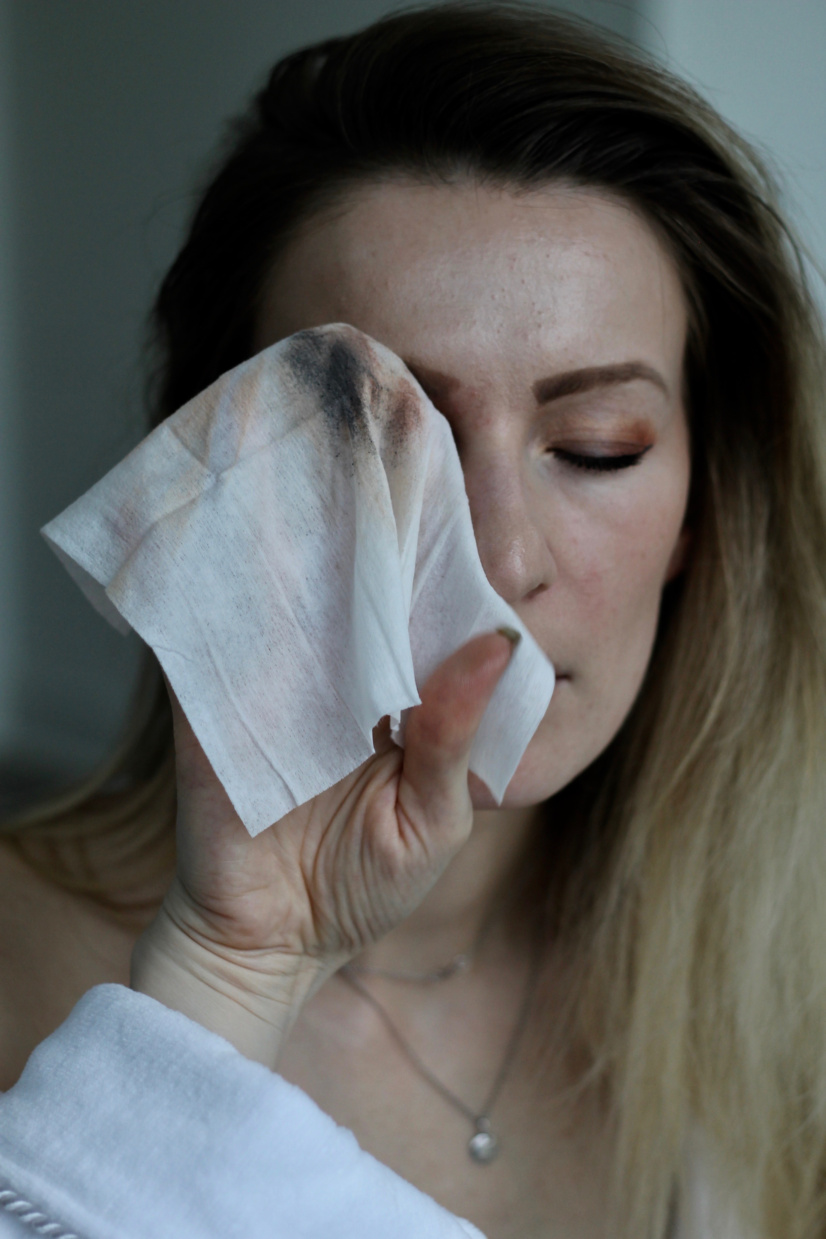 MON MODE Blog | Mon Mode | Style Blog | Toronto Blogger | Neutrogena Acne Light Mask | Skincare |