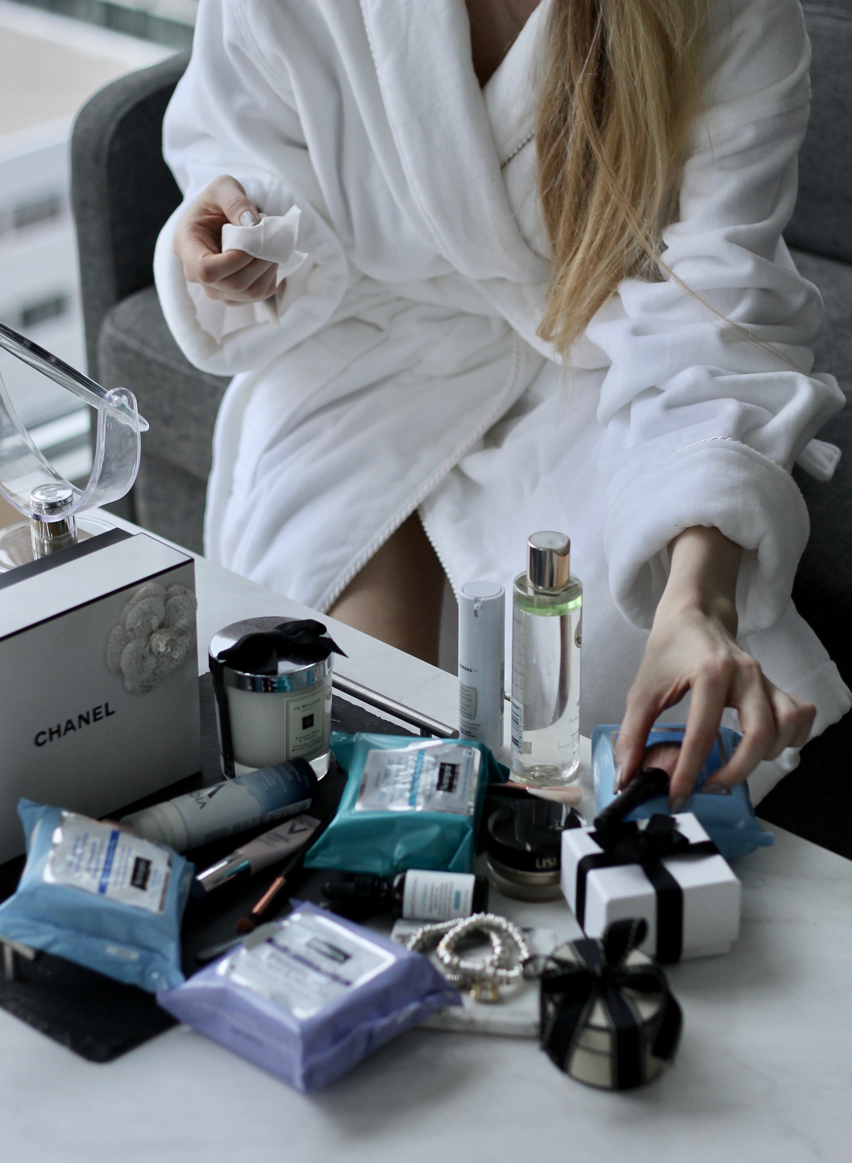 MON MODE Blog | Mon Mode | Style Blog | Toronto Blogger | Neutrogena Wipes | Skincare |