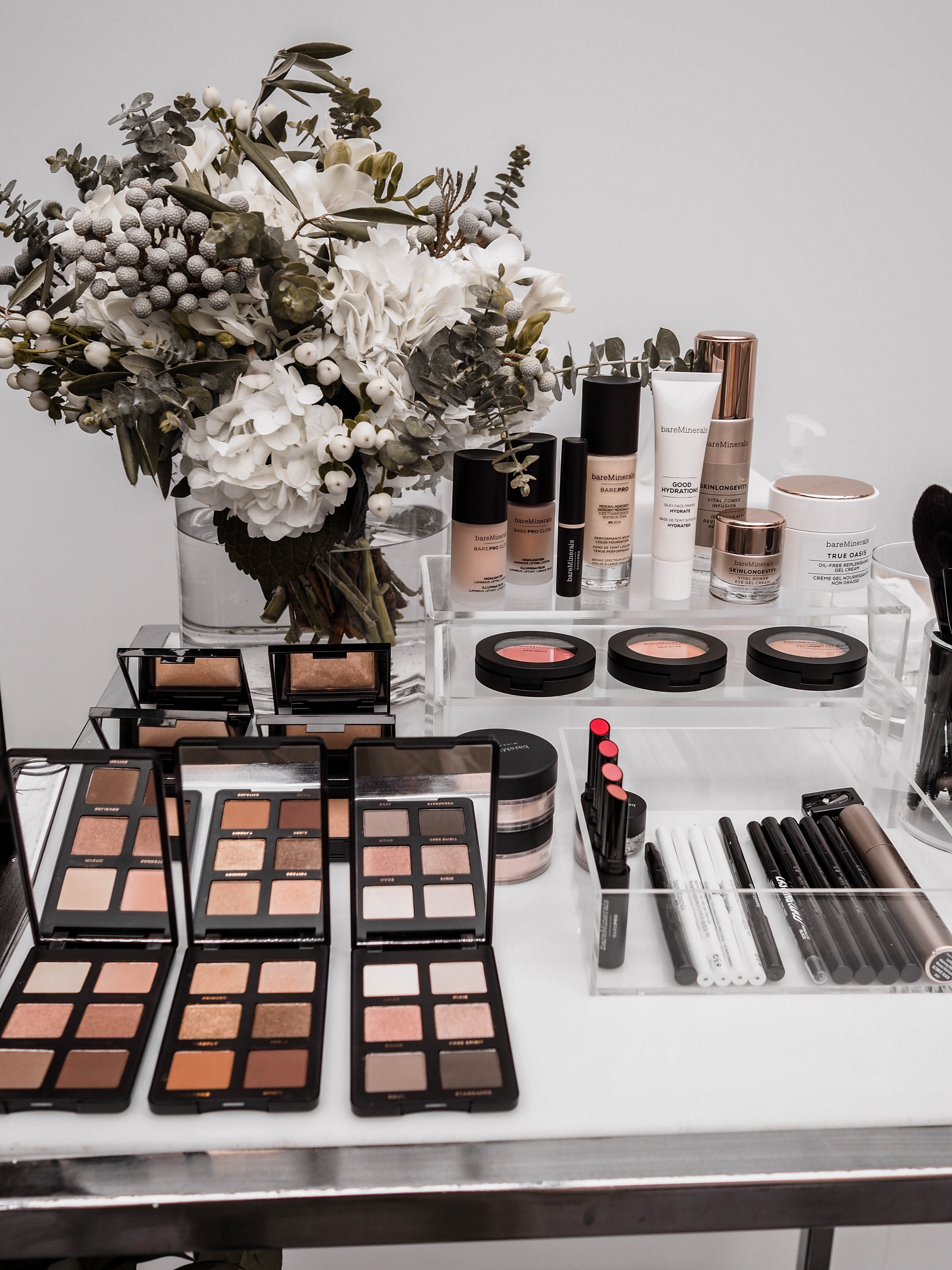 MON MODE / Fashion Blogger / Toronto Blogger | Bare Minerals | BarePro Longwear Lipstick | Clean Beauty Make Up Nikki DeRoest 