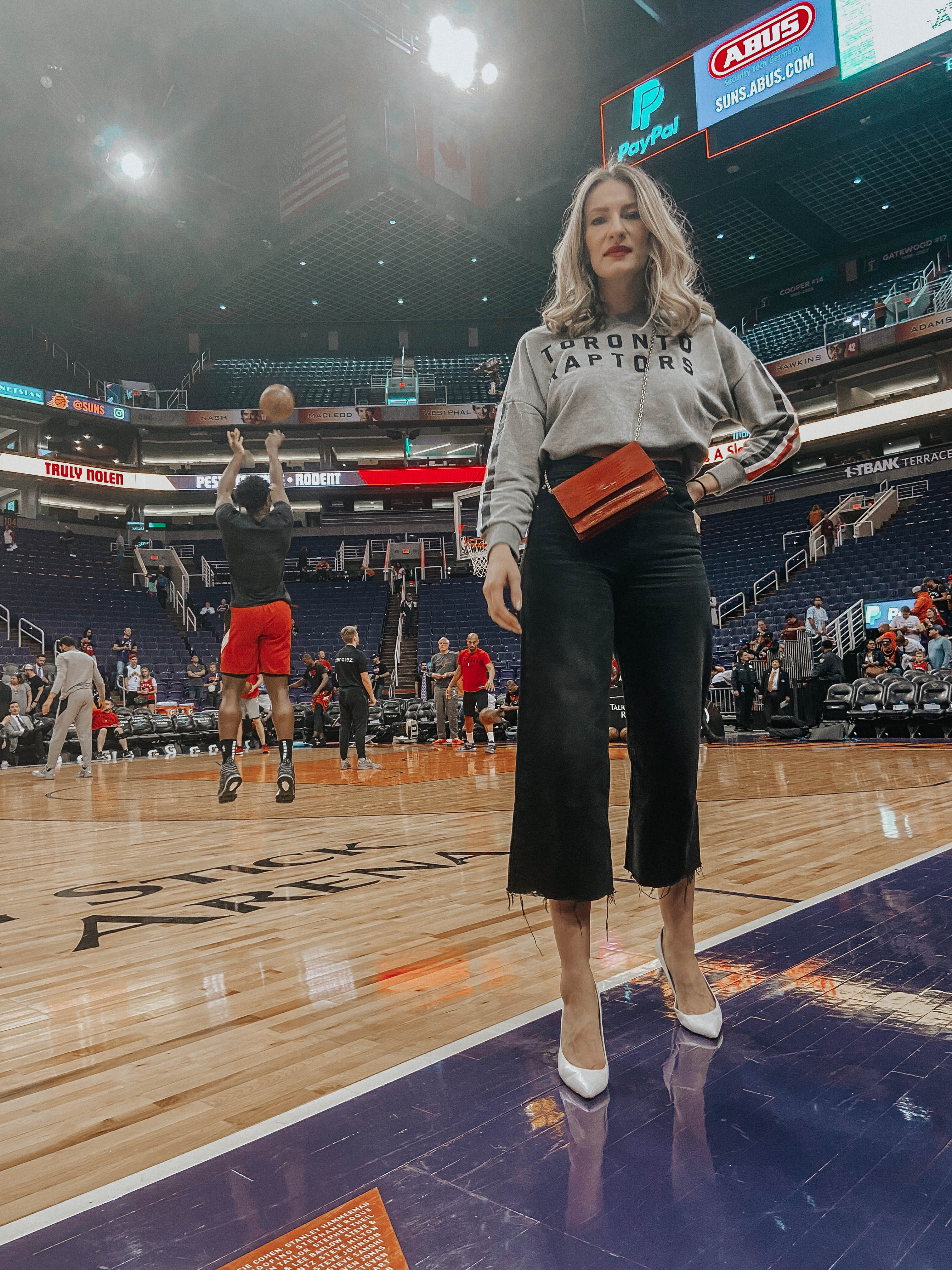 Mon Mode | Fashion Blogger Toronto | Buxom | Toronto Raptors Game | Raptors Red 