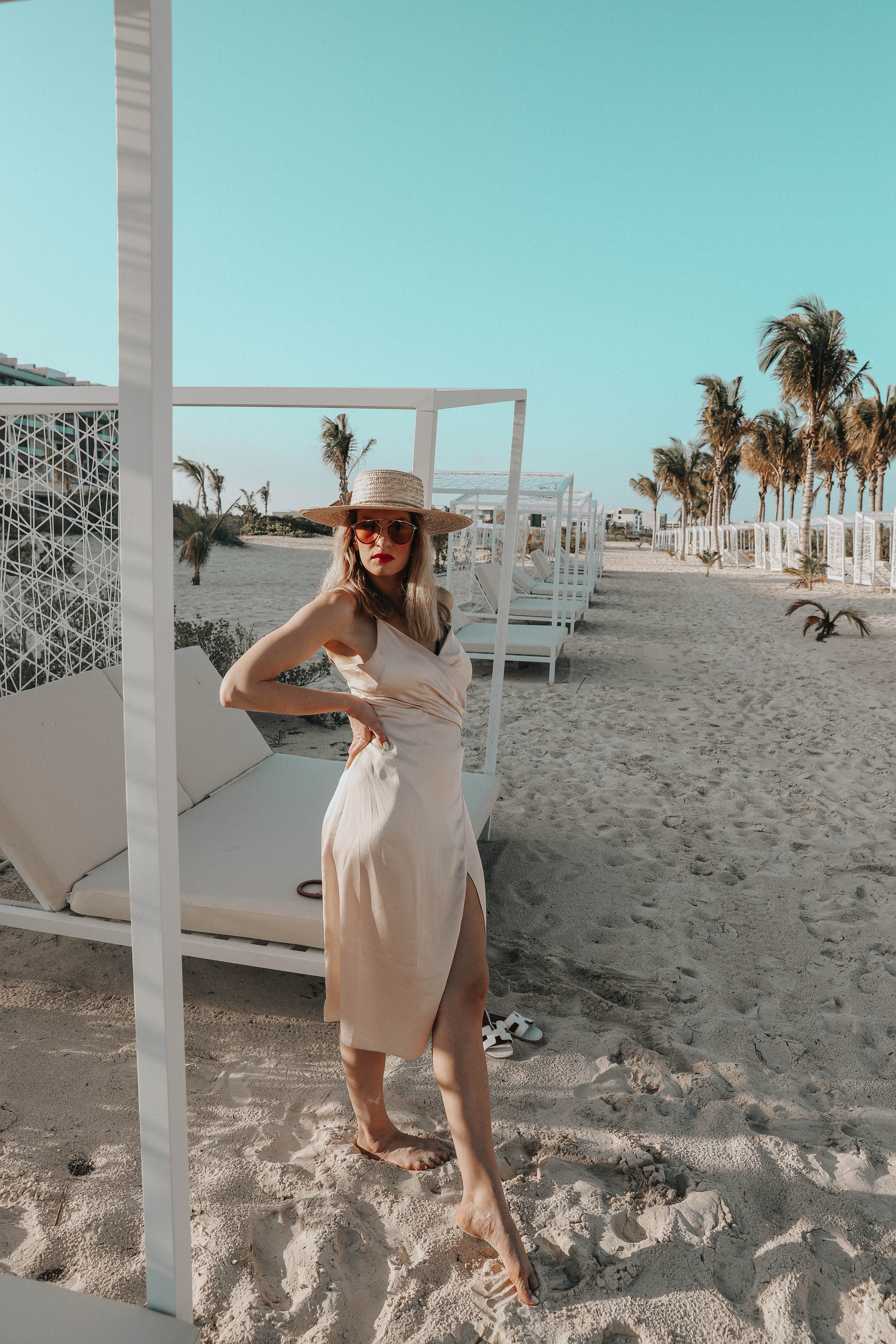 Mon Mode | Travel Blog | Mexico Beach Cabana Bali Beds 