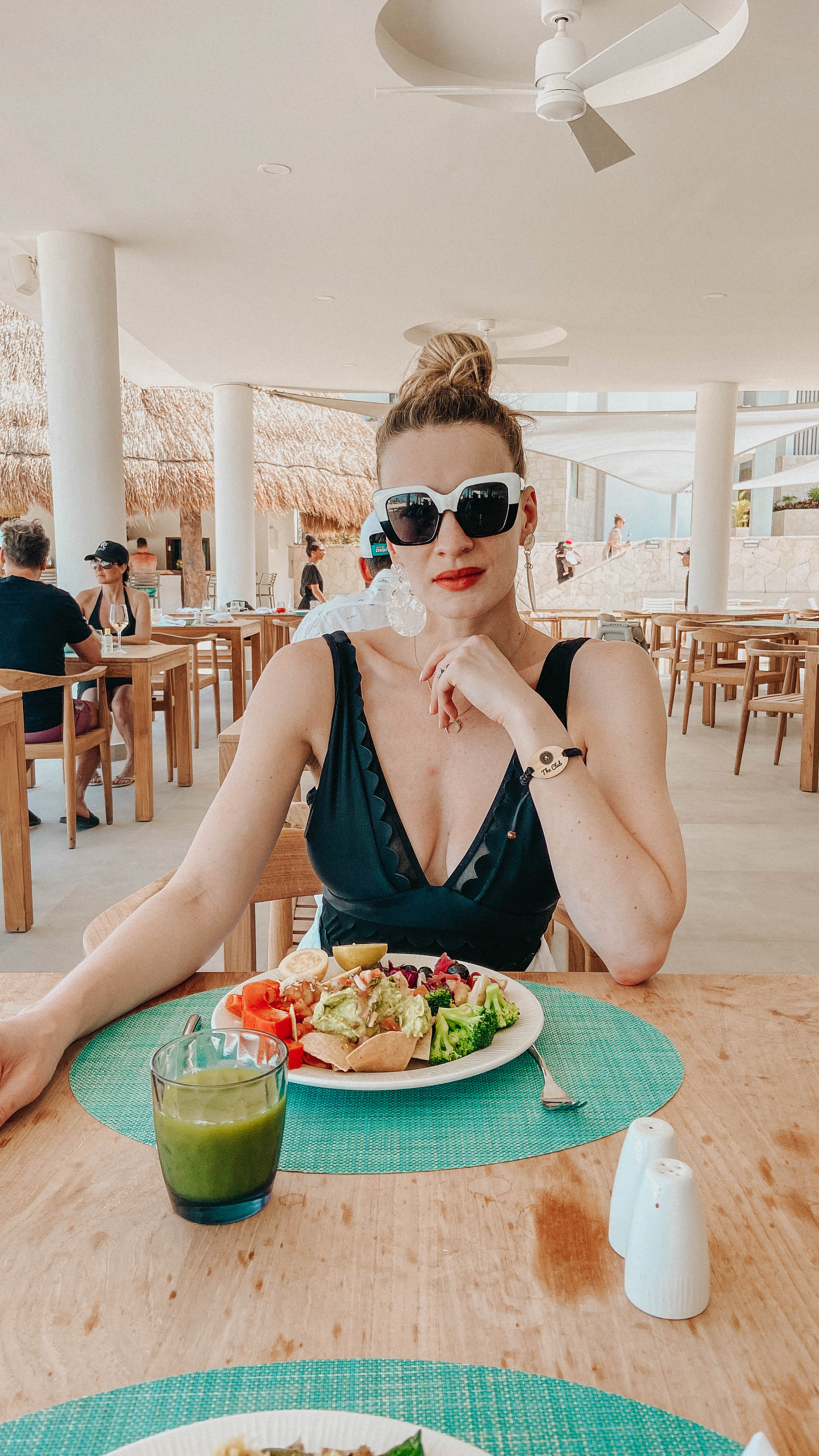 MON MODE | Fashion Blogger | Travel Blogger | Heathy Eating | Vegan Food | Heathy Food while Travelling 