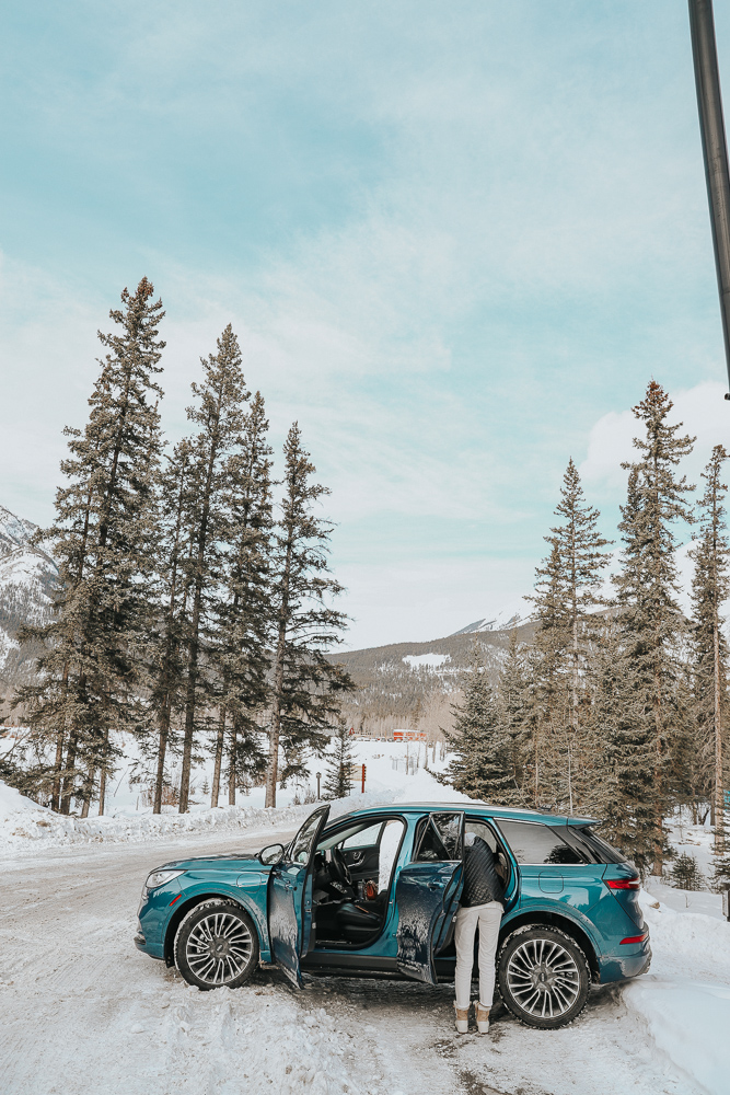 MON MODE | Monmode | Toronto Blogger | Travel Blogger | 2022 Lincoln Corsair | Banff Sleigh ride 